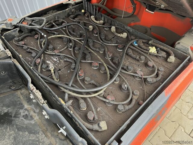 Electric 3-wheel forklift Linde E16-02