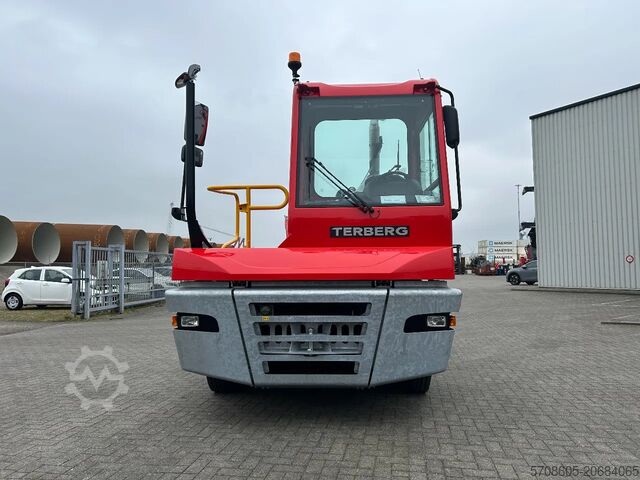 Terminal tractor Terberg YT 223 4x2 aangedreven terminal trekker