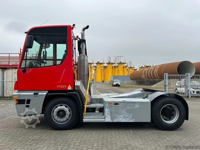 Terminal tractor Terberg YT 223 4x2 aangedreven terminal trekker