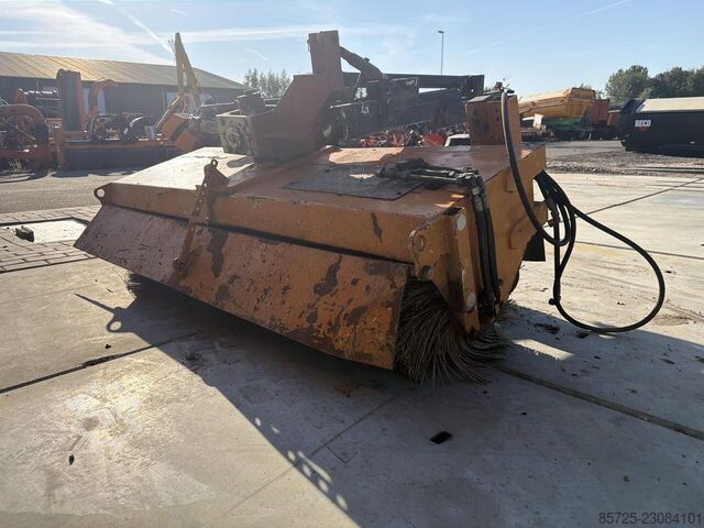 Sweeper brush  