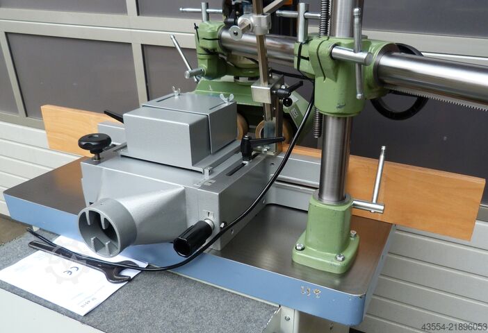 Swivel milling machine swivel spindle milling machine milling machine MAKA GRIGGIO mit Lieferung nach D u EU Typ SF 4510 mit Vorschub HAFFNER