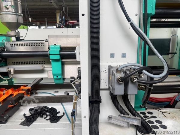 Injection molding machine Arburg 520H 1500-800 e²