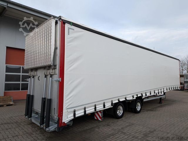 Open semitrailer with tarp  Wiese Gabelstaplertransporter mit Rampe