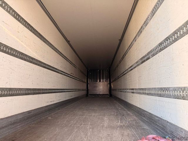 Box semitrailer KRONE SZ - Mega Koffer mit Rampenhalterung