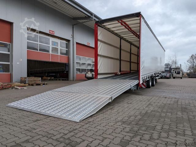 Tieflader-Sattelauflieger  Wiese Gabelstaplertransporter mit Rampe