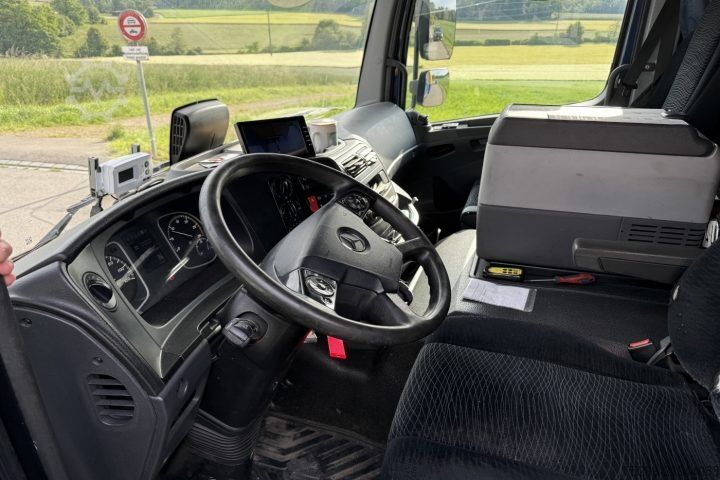 LKW mit Kofferaufbau Mercedes-Benz Atego 1530 4x2 Koffer/HB / Swiss-Vehicle