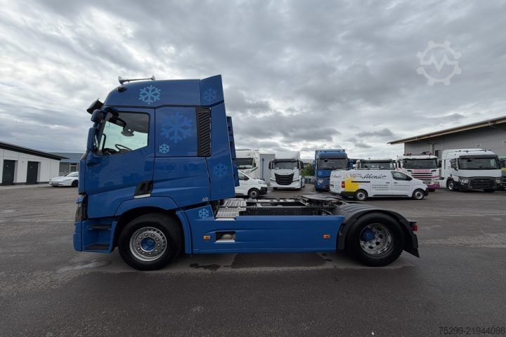 Standard tractor unit Renault T440 4x2 / Swiss-Vehicle