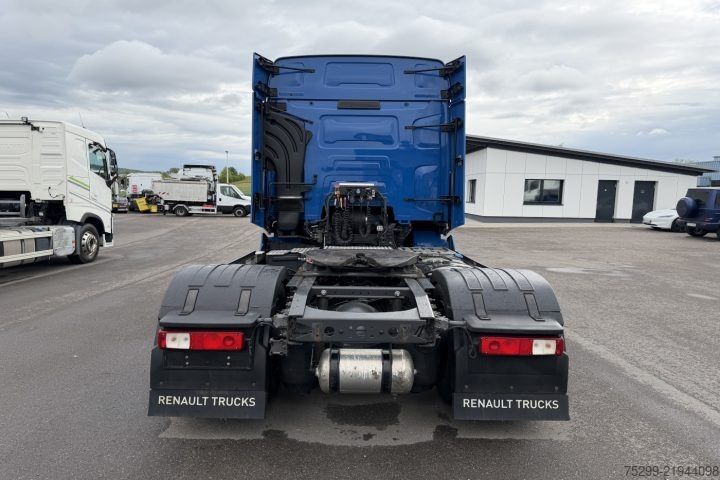 Standard tractor unit Renault T440 4x2 / Swiss-Vehicle