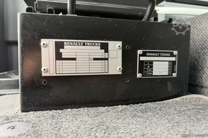 Standard tractor unit Renault T440 4x2 / Swiss-Vehicle