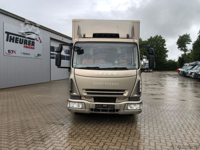 Livestock transporter IVECO M752 3-4 Pferde kl. Wohnung.