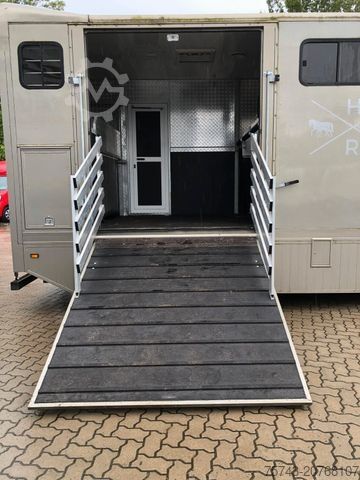 Livestock transporter IVECO M752 3-4 Pferde kl. Wohnung.