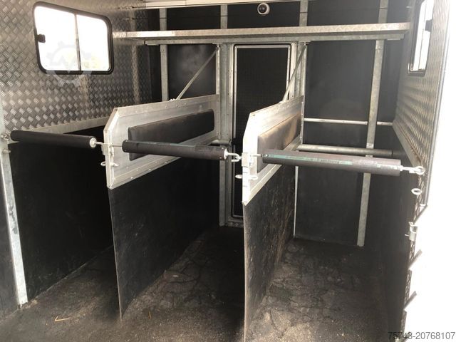 Livestock transporter IVECO M752 3-4 Pferde kl. Wohnung.