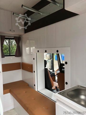 Livestock transporter IVECO M752 3-4 Pferde kl. Wohnung.