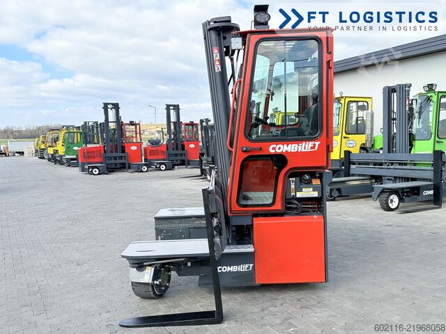 Vierwegestapler Combilift C3000ET TRIPLEX 5940 WIDE FORK POSITIONE
