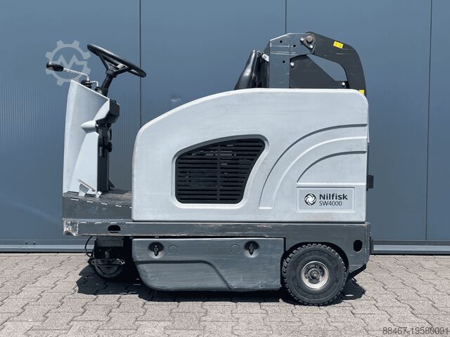 Sweeper Nilfisk SW4000