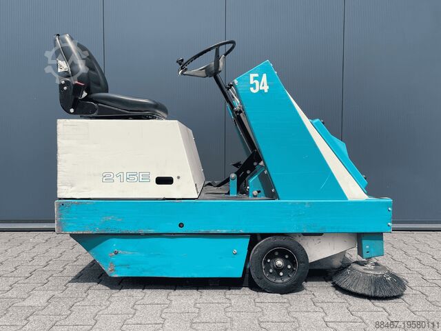 Sweeper Tennant 215 E