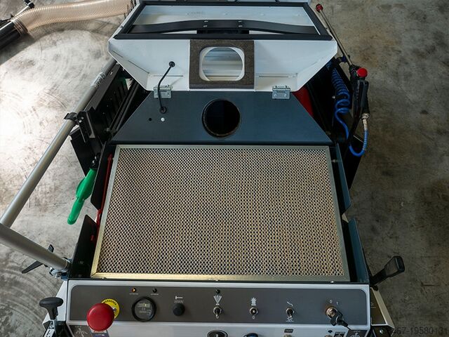Street sweeper Tenax MaxWind