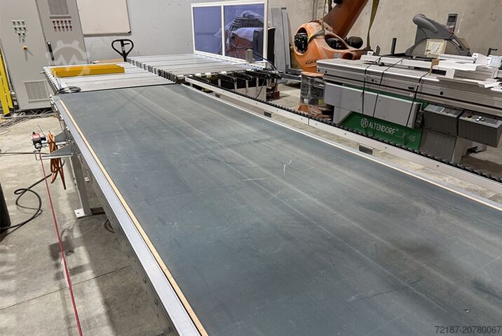 Bearbeitungszentrum mit Durchlauf Homag Loopteq O-200