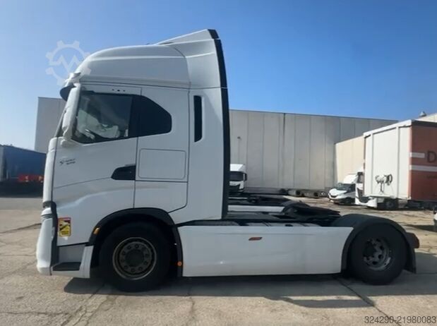Standard tractor unit Iveco s-way 570