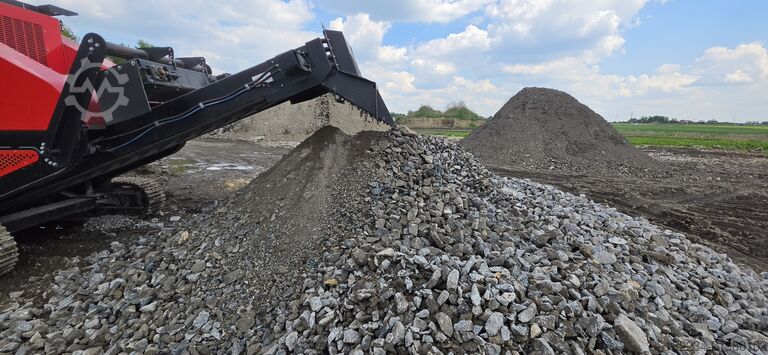 Mobile jaw crusher on tracks Red Rhino 7000 jaw crusher