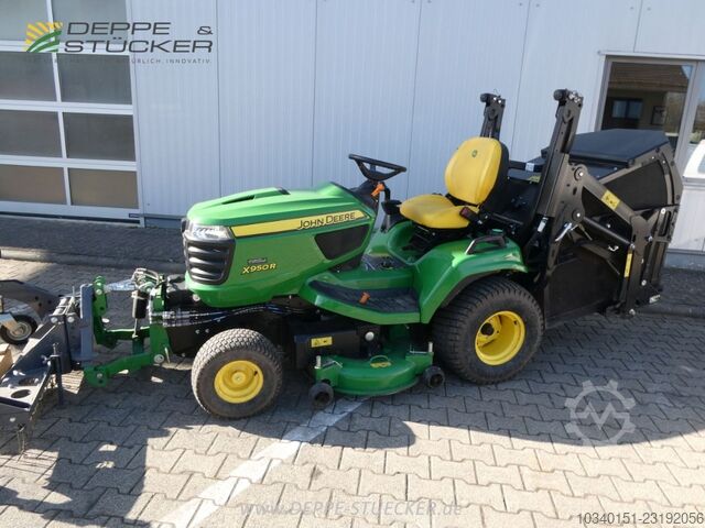John Deere X950R mit Anbaugeräten John Deere X950R mit Anbaugeräten