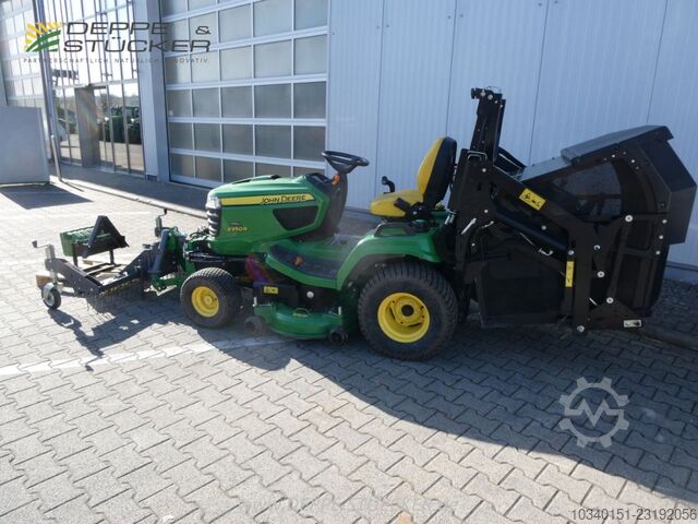 John Deere X950R mit Anbaugeräten John Deere X950R mit Anbaugeräten