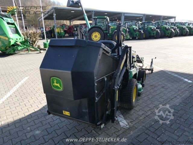 John Deere X950R mit Anbaugeräten John Deere X950R mit Anbaugeräten