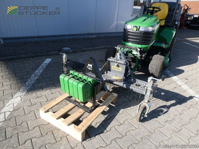 John Deere X950R mit Anbaugeräten John Deere X950R mit Anbaugeräten