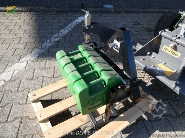 John Deere X950R mit Anbaugeräten John Deere X950R mit Anbaugeräten