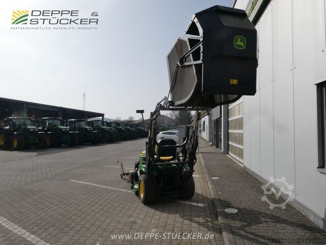 John Deere X950R mit Anbaugeräten John Deere X950R mit Anbaugeräten