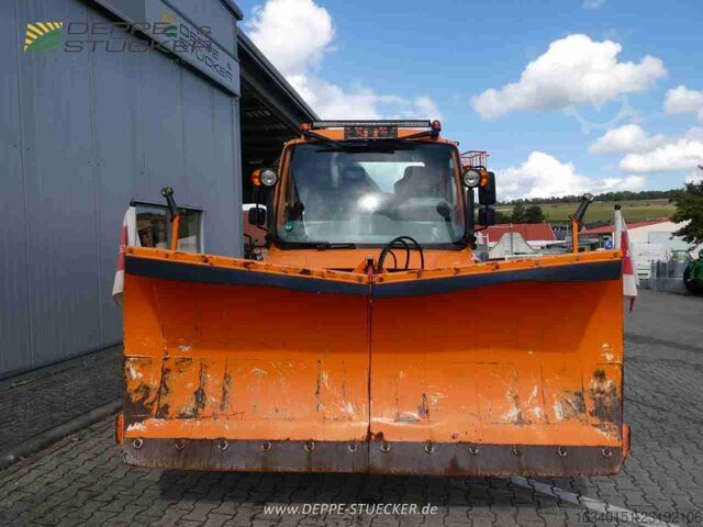 Mercedes-Benz Unimog U318 mit Schild+Streuer Mercedes-Benz Unimog U318 mit Schild+Streuer