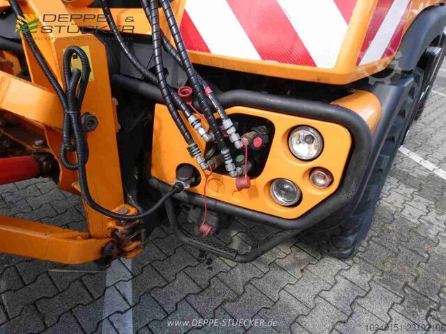 Mercedes-Benz Unimog U318 mit Schild+Streuer Mercedes-Benz Unimog U318 mit Schild+Streuer
