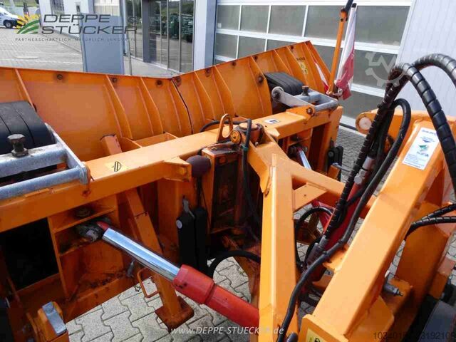 Mercedes-Benz Unimog U318 mit Schild+Streuer Mercedes-Benz Unimog U318 mit Schild+Streuer