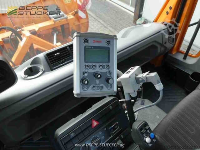 Mercedes-Benz Unimog U318 mit Schild+Streuer Mercedes-Benz Unimog U318 mit Schild+Streuer