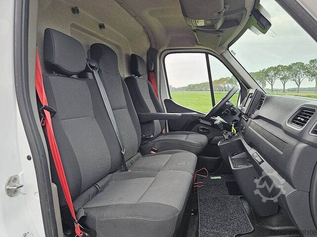 High-roof van RENAULT MASTER 2.3 L4H2 Navi AC Euro6!