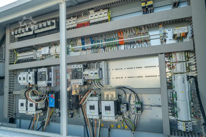 Chiller Used Aircooled chiller CLIMAVENETA FX FC NG SL T+ S 2702 642 KW 2013 yom