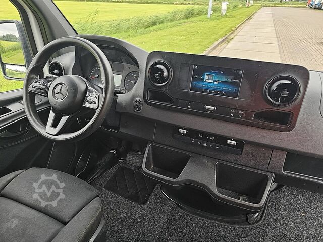High-roof van MERCEDES-BENZ SPRINTER