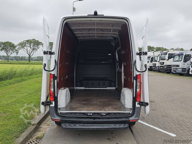 High-roof van MERCEDES-BENZ SPRINTER