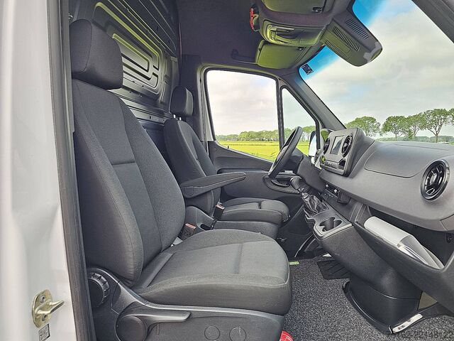 High-roof van MERCEDES-BENZ SPRINTER 311 L2H2 Wp-Inrichting !