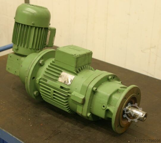 Getriebemotor 0,16/3 kW 7,1/320 U/min Flender ZF20-090SP/2U