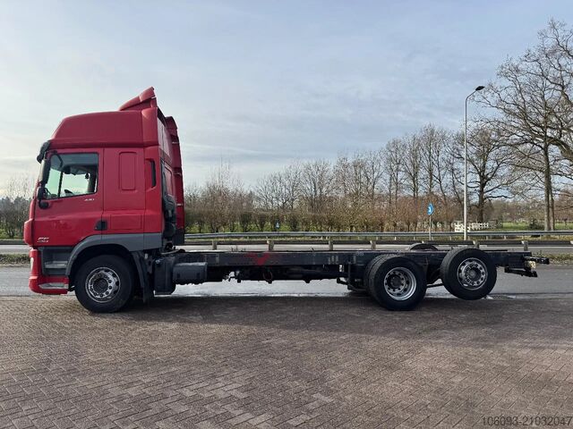 Fahrgestell mit Fahrerhaus DAF CF 440 6 x 2 Naloopas - stuuras