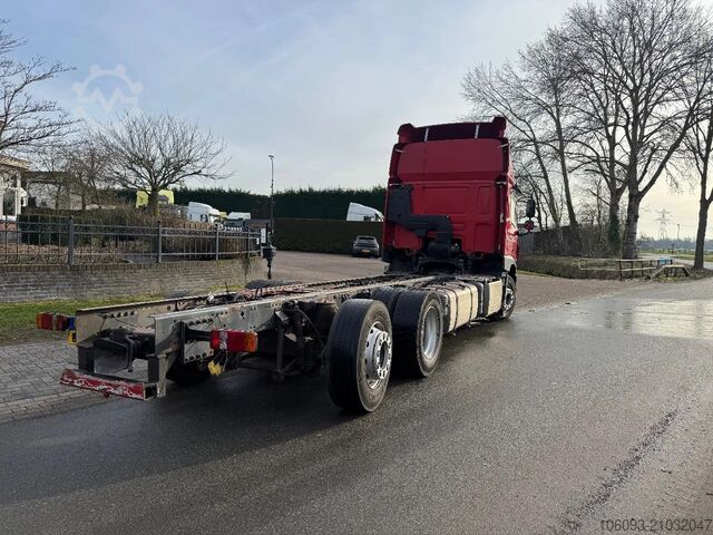 Fahrgestell mit Fahrerhaus DAF CF 440 6 x 2 Naloopas -  stuuras