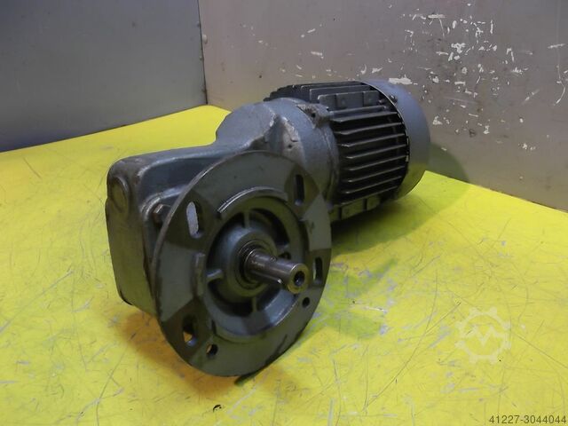 Gear motor 0.15 kW 34 rpm SEW-EURODRIVE SF30DT71K-4