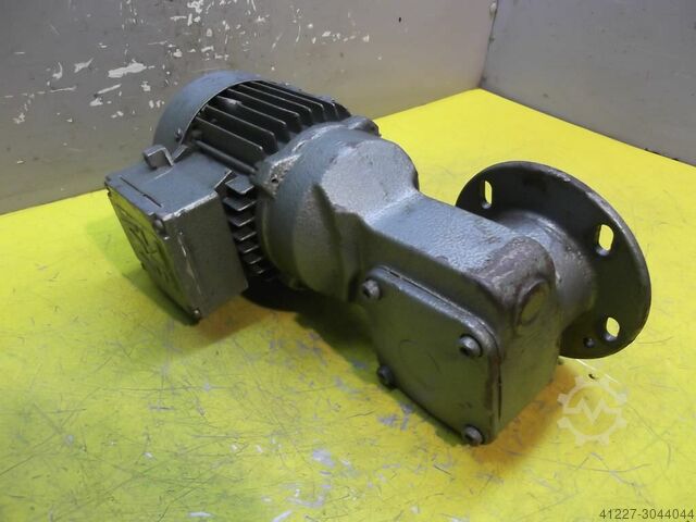 Gear motor 0.15 kW 34 rpm SEW-EURODRIVE SF30DT71K-4