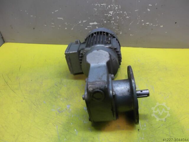 Gear motor 0.15 kW 34 rpm SEW-EURODRIVE SF30DT71K-4