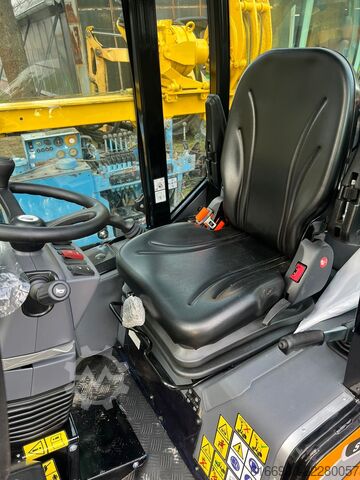 Loader Giant G2700 X-TRA HD