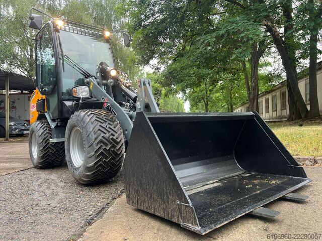 Loader Giant G2700 X-TRA HD