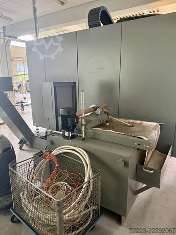 Vertikales Bearbeitungszentrum DECKEL MAHO DMC104 linear
