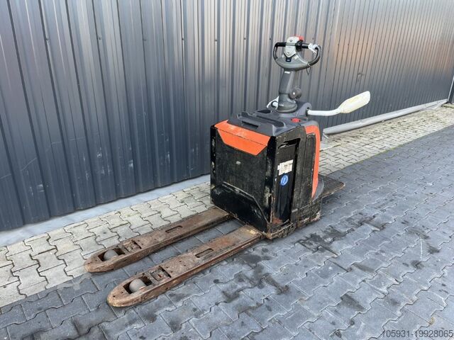 Electric Pallet Truck BT LPE200
