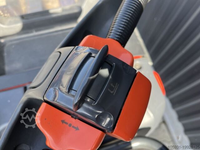 Stand-on stacker Linde D12HPAP